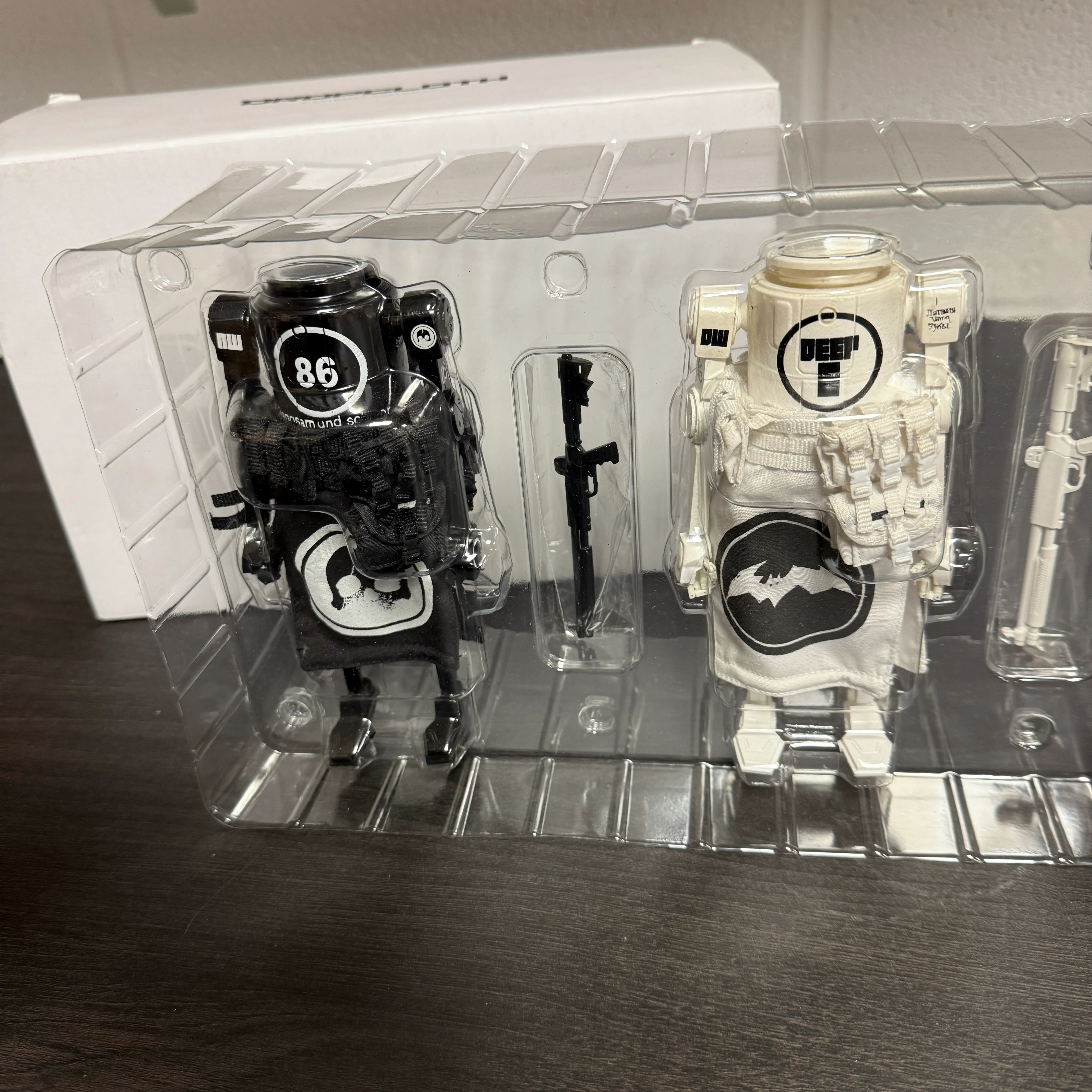 Ashley Wood 3A Toys World War Robot Portable WWRp Daywatch and Nightwatch Dropcloths 1/12 Scale