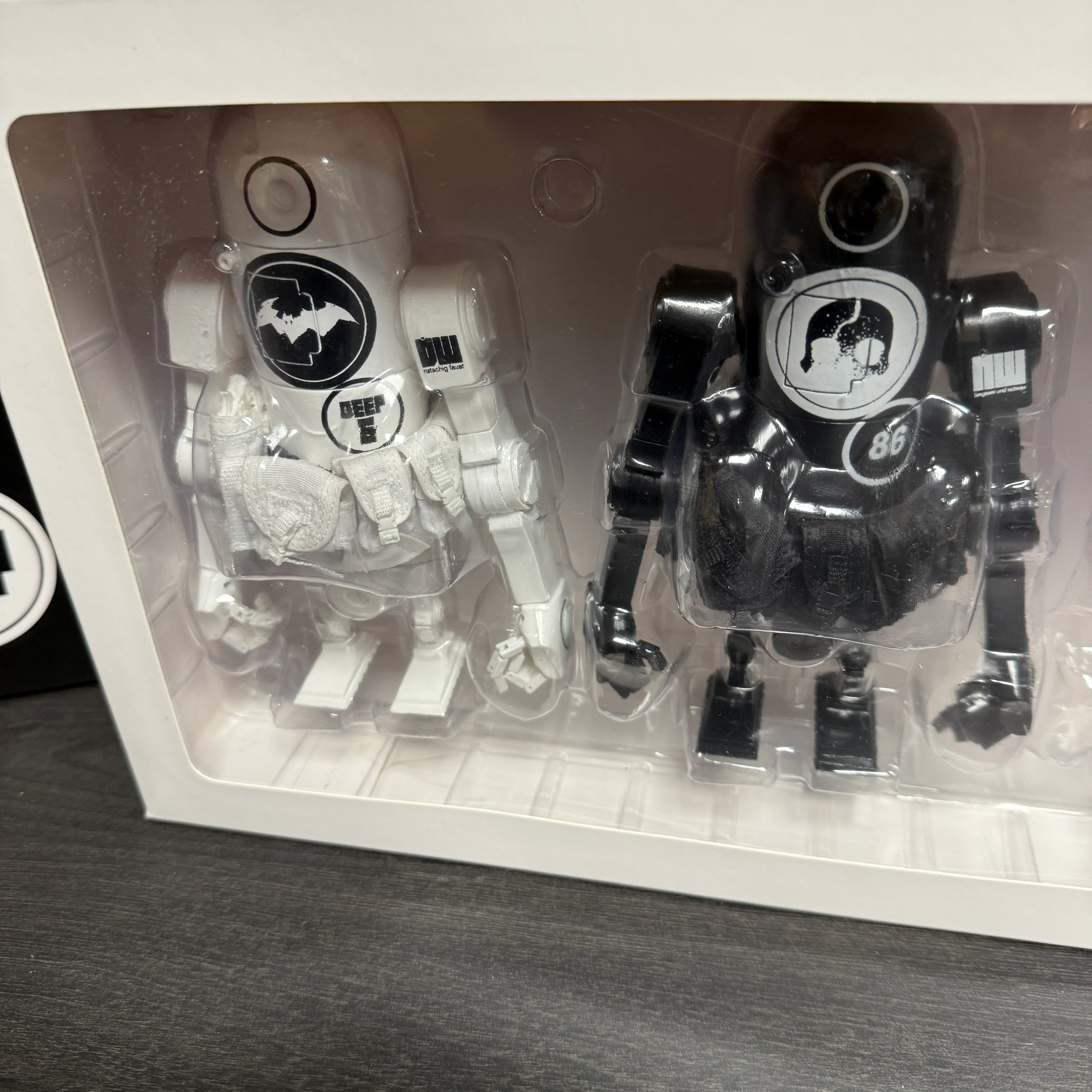 Ashley Wood 3A Toys World War Robot Portable WWRp Daywatch and Nightwatch Berties 1/12 Scale - Image 2