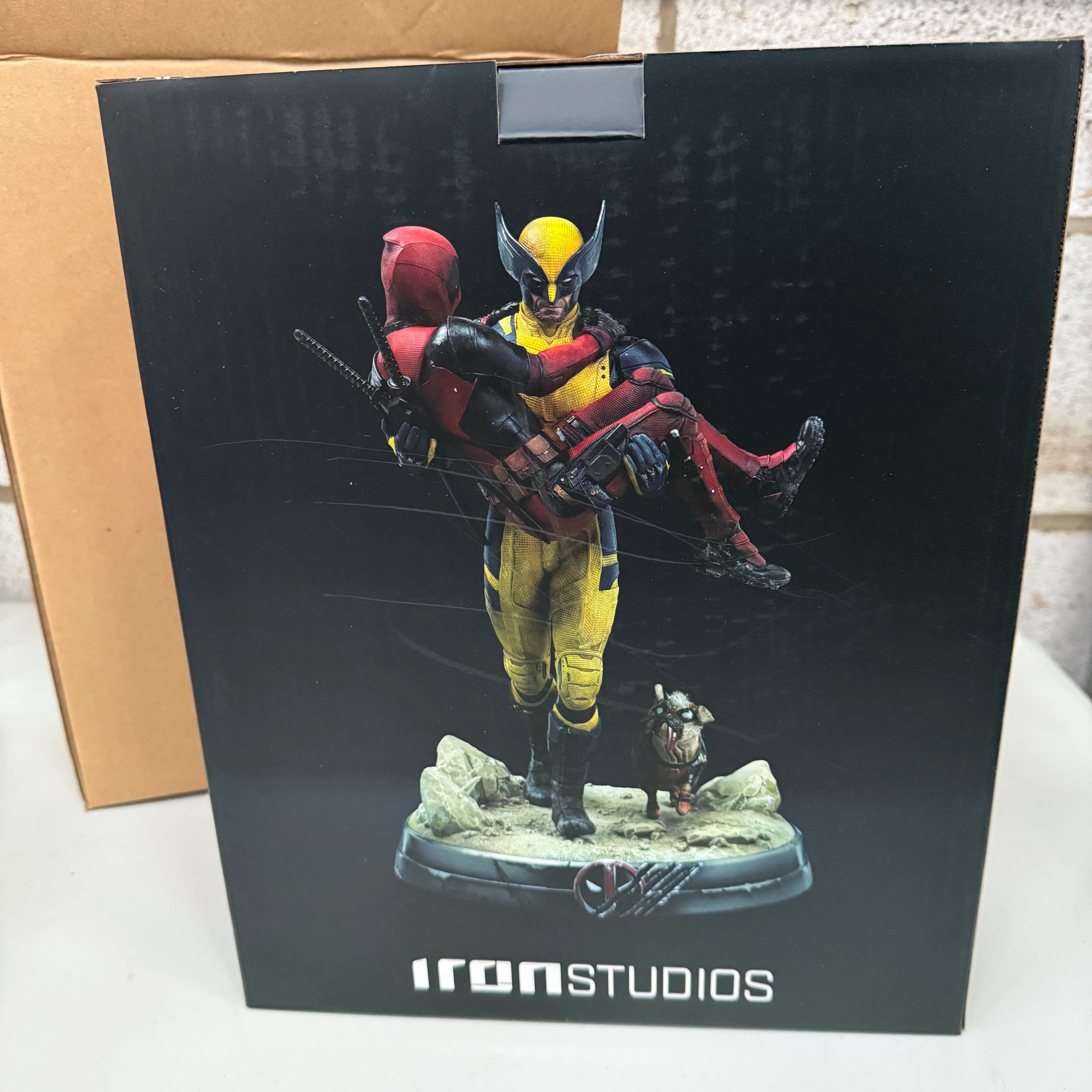 Iron Studios 1/10 Deluxe Deadpool and Wolverine Art Scale Statue - Image 2