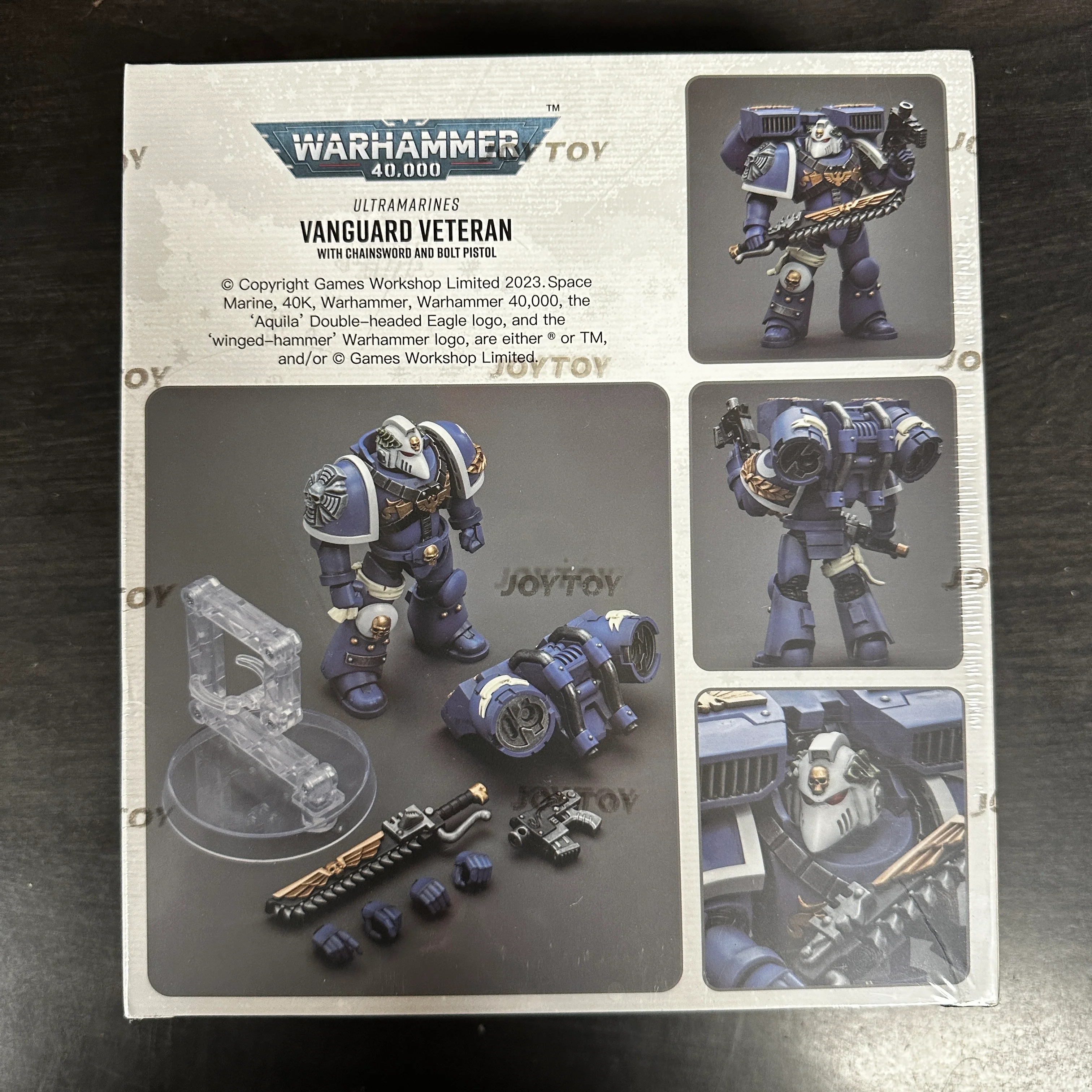 JOYTOY Vanguard Veteran Chainsword & Bolt Pistol 1/18 - Image 2