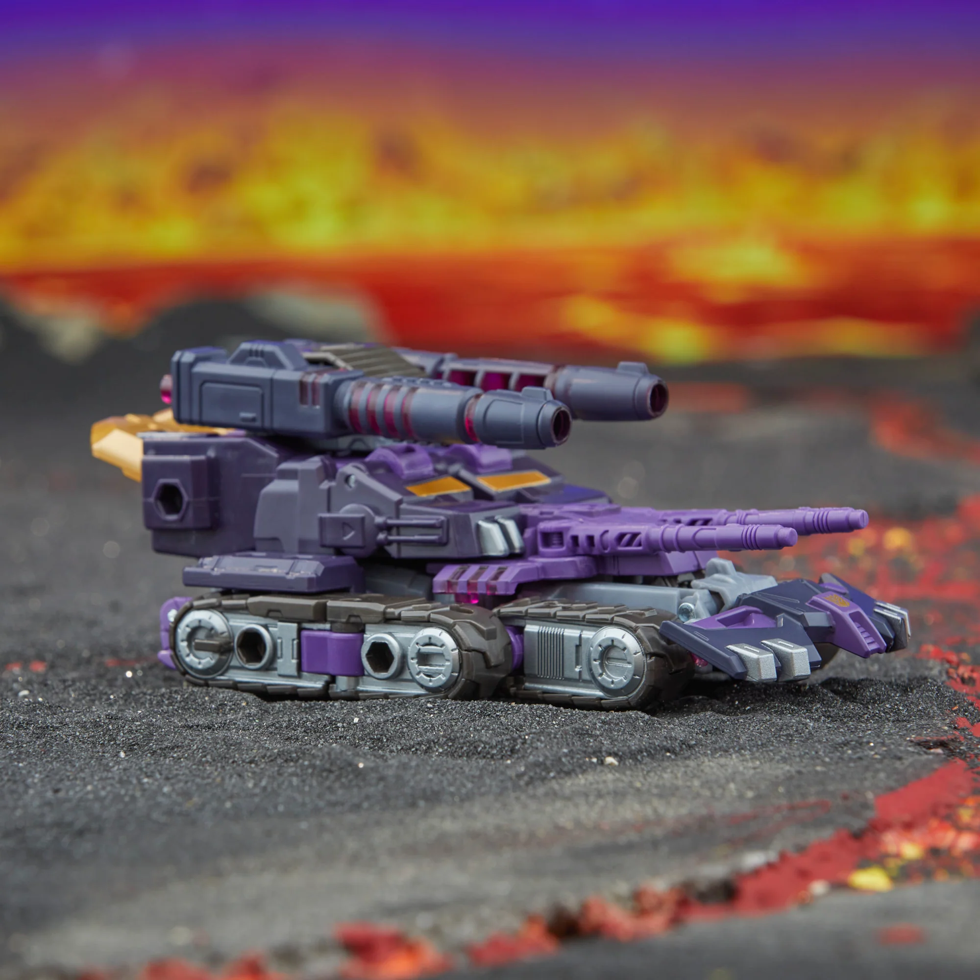 Transformers Legacy United (Comic Universe) Voyager Tarn - Image 9