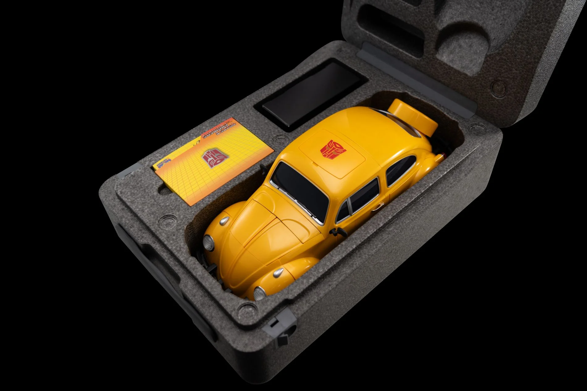 Transformers Robosen Flagship G1 Transforming Bumblebee - Image 3