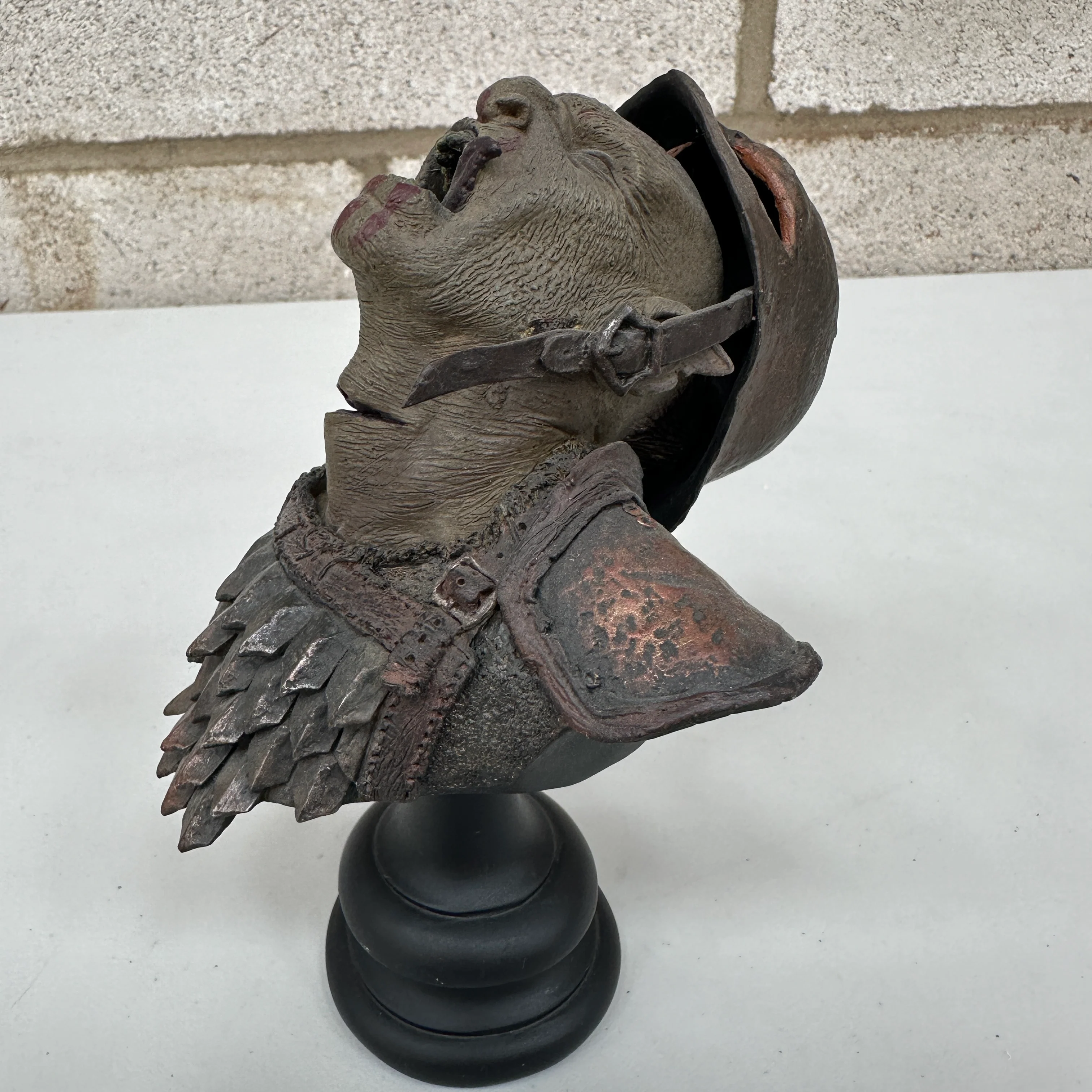 Sideshow Weta Lord of the Rings Cleaved Orc Polystone Bust PRE OWNED - Image 5
